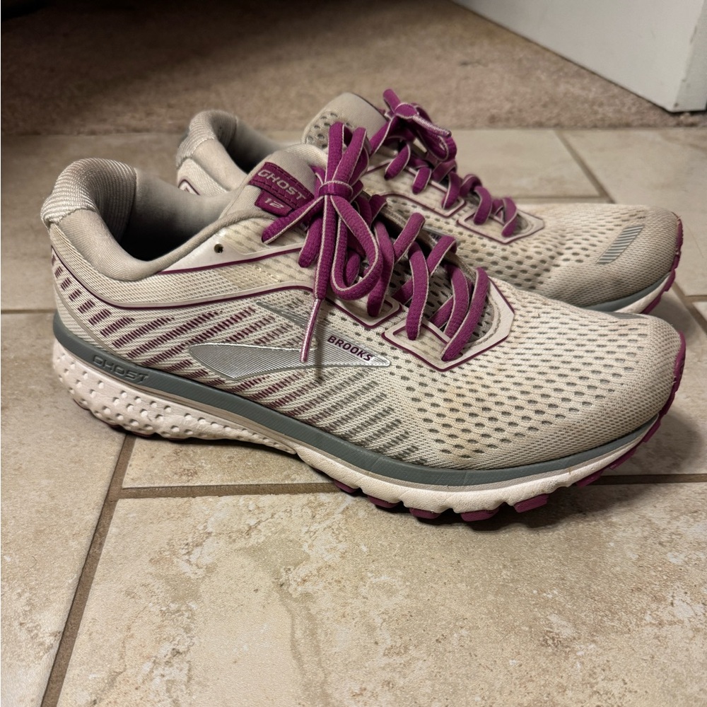 Brooks Women’s Ghost size 8.5
